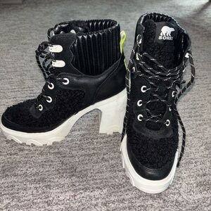 Sorel Women's Black and White Winter Boots